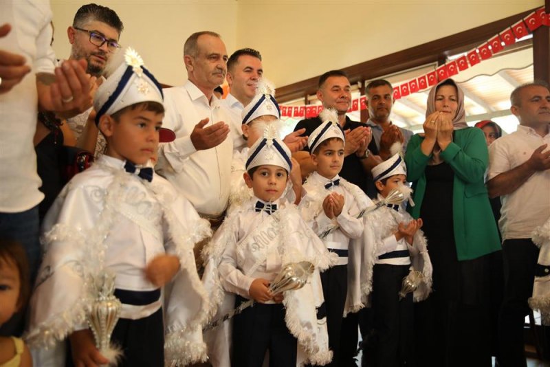 Alanya belediyesi 500 çocuğu sünnet etti - çocukların kirveliğini başkan yücel yaptı