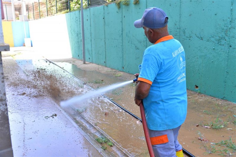 Alanya belediyesi’nden okullara temizlik desteği