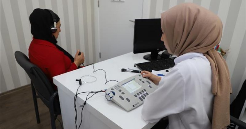 Alanya belediyesi vatandaşlara ücretsiz işitme testi hizmeti sunuyor