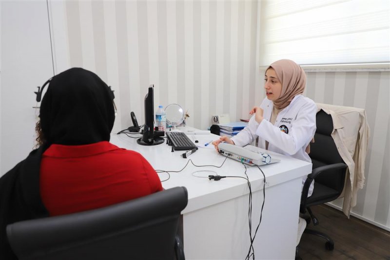 Alanya belediyesi vatandaşlara ücretsiz işitme testi hizmeti sunuyor