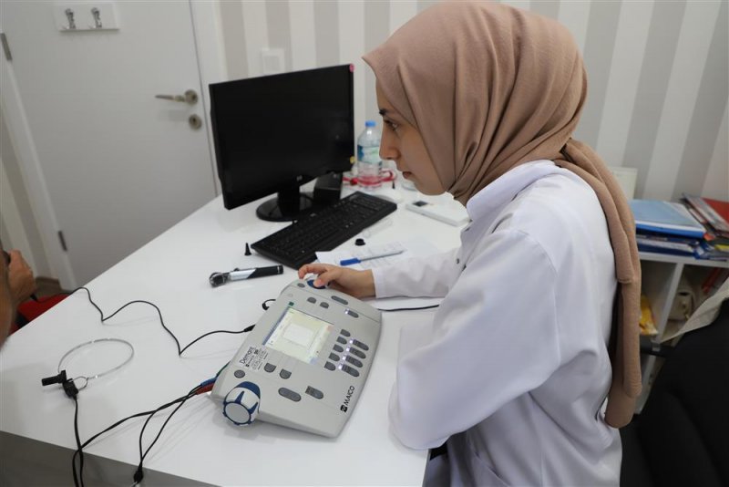 Alanya belediyesi vatandaşlara ücretsiz işitme testi hizmeti sunuyor