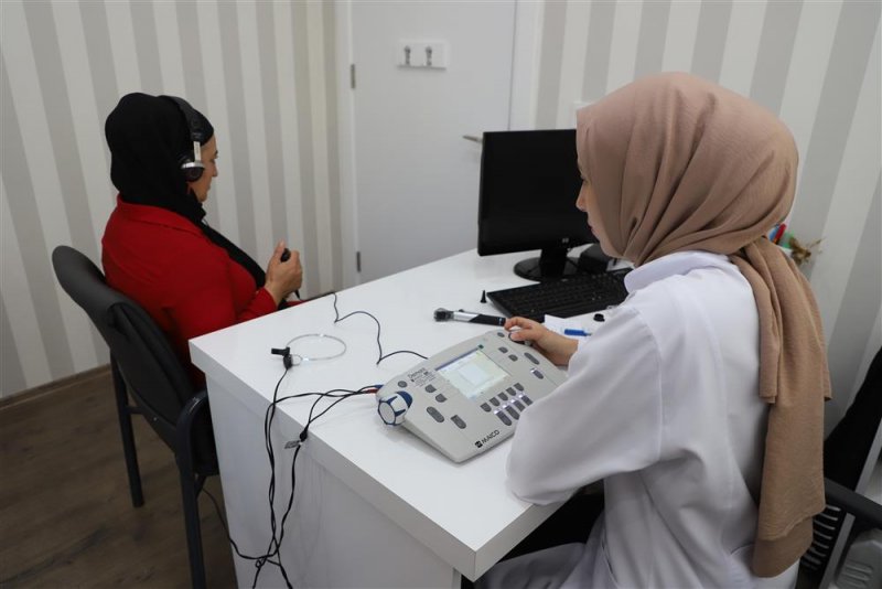 Alanya belediyesi vatandaşlara ücretsiz işitme testi hizmeti sunuyor