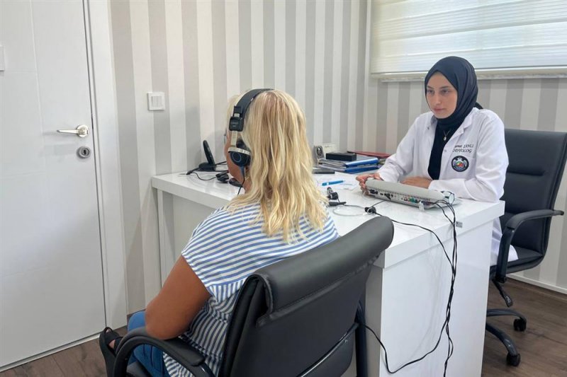 Alanya belediyesi vatandaşlara ücretsiz işitme testi hizmeti sunuyor