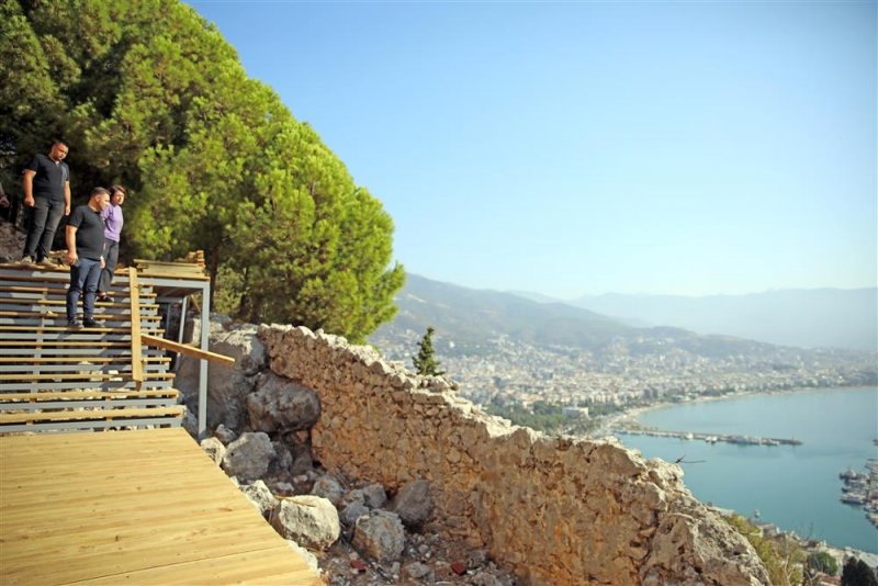 Alanya kalesi yayalaştırma projesi’nin son etabında çalışmalar sürüyor - başkan yücel: “teleferik ile kaleye çıkan ziyaretçiler kesintisiz muhteşem bir parkurla kızılkule’ye ulaşabilecek”
