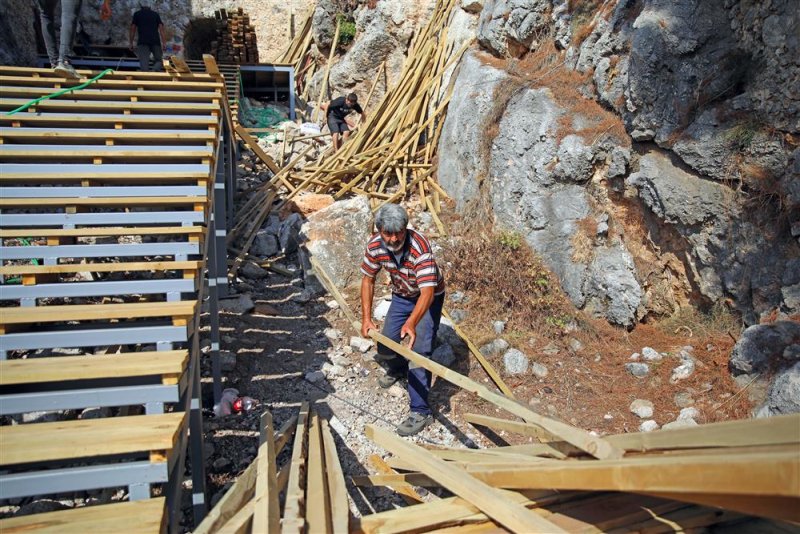 Alanya kalesi yayalaştırma projesi’nin son etabında çalışmalar sürüyor - başkan yücel: “teleferik ile kaleye çıkan ziyaretçiler kesintisiz muhteşem bir parkurla kızılkule’ye ulaşabilecek”