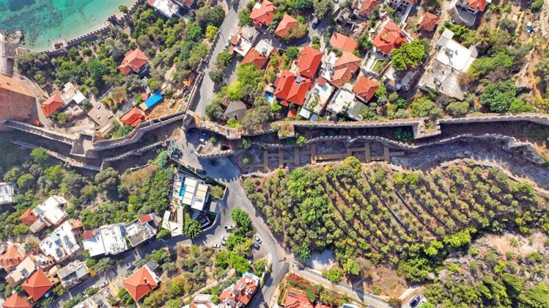 Alanya kalesi yayalaştırma projesi’nin son etabında çalışmalar sürüyor - başkan yücel: “teleferik ile kaleye çıkan ziyaretçiler kesintisiz muhteşem bir parkurla kızılkule’ye ulaşabilecek”