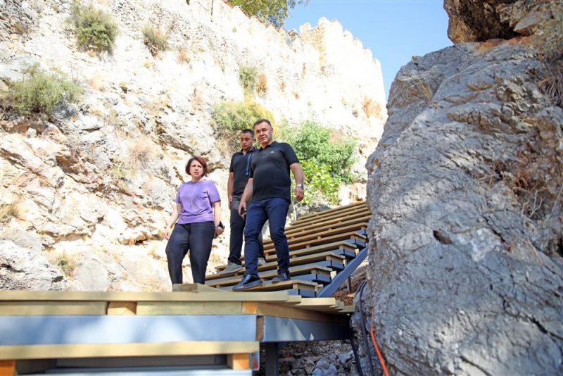 Alanya kalesi yayalaştırma projesi’nin son etabında çalışmalar sürüyor - başkan yücel: “teleferik ile kaleye çıkan ziyaretçiler kesintisiz muhteşem bir parkurla kızılkule’ye ulaşabilecek”