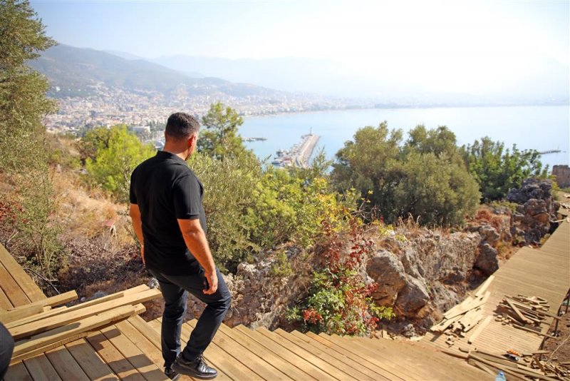 Alanya kalesi yayalaştırma projesi’nin son etabında çalışmalar sürüyor - başkan yücel: “teleferik ile kaleye çıkan ziyaretçiler kesintisiz muhteşem bir parkurla kızılkule’ye ulaşabilecek”