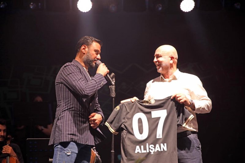 Avsallar’da alişan coşkusu yaz konserlerine muhteşem başlangıç