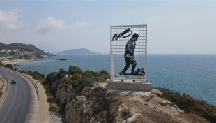 Başkan yücel’den alanya şehir girişine atatürk’ün kocatepe silüeti ve bayrak tutan bozkurt heykeli
