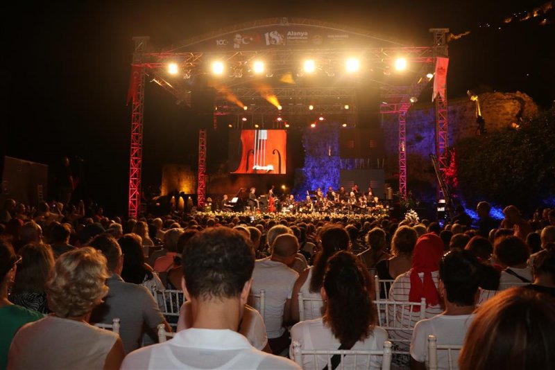 Başkan yücel’den yaz konserine davet -  mahmutlar mahallesi’nde hakan altun sahne alacak