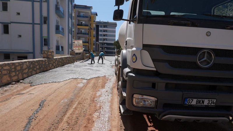 Beton yol çalışması avsallar mahallesi’nde devam ediyor