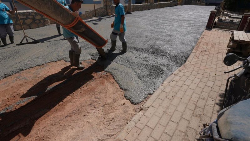 Beton yol çalışması avsallar mahallesi’nde devam ediyor