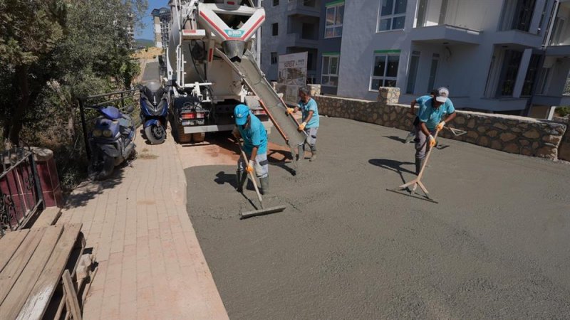 Beton yol çalışması avsallar mahallesi’nde devam ediyor