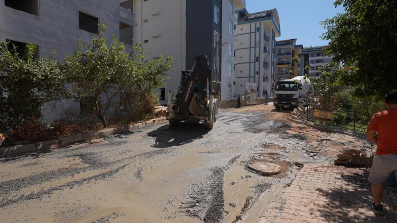 Beton yol çalışması avsallar mahallesi’nde devam ediyor
