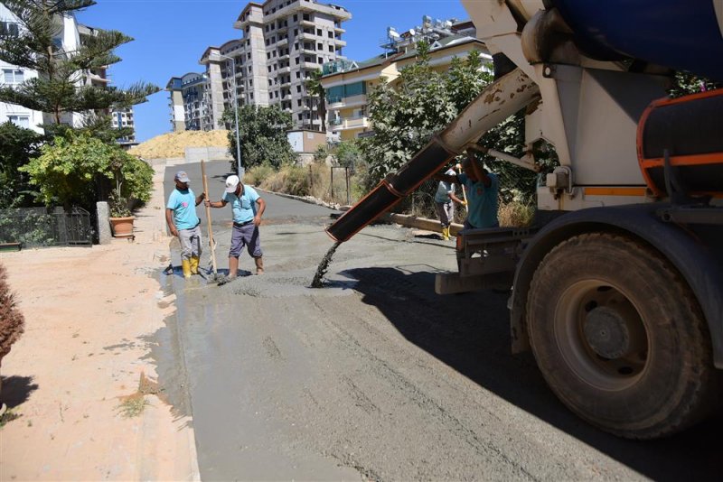 Beton yol çalışması avsallar mahallesi’nde devam ediyor