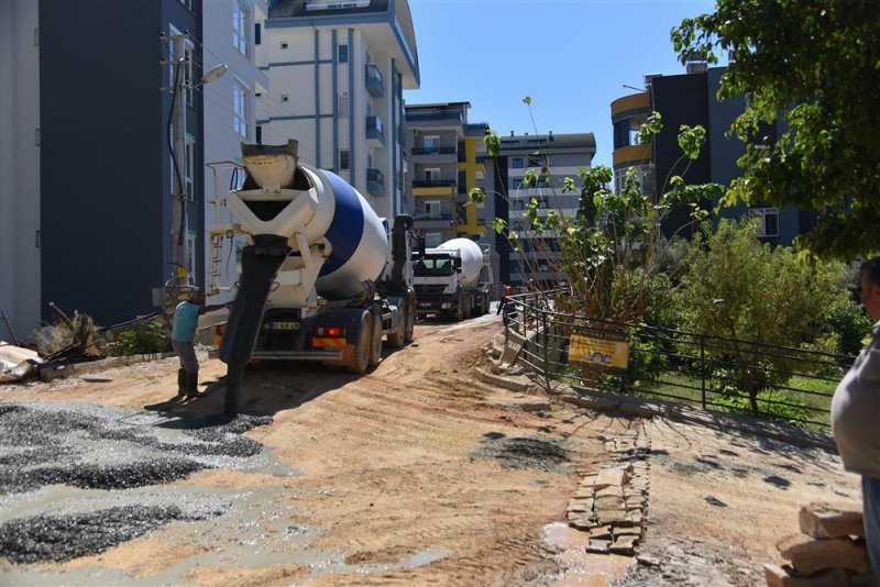 Beton yol çalışması avsallar mahallesi’nde devam ediyor