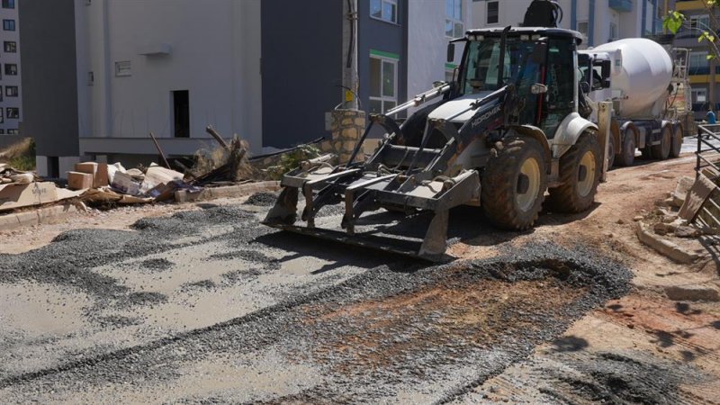 Beton yol çalışması avsallar mahallesi’nde devam ediyor