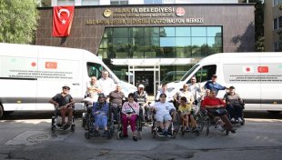 Japonya ile yapılan hibe programı ile alanya belediyesi’ne 2 engelli aracı kazandırıldı başkan yücel: hibe yolu ile belediyemiz kazandırdığımız araçlar engelli vatandaşlarımıza hayırlı olsun
