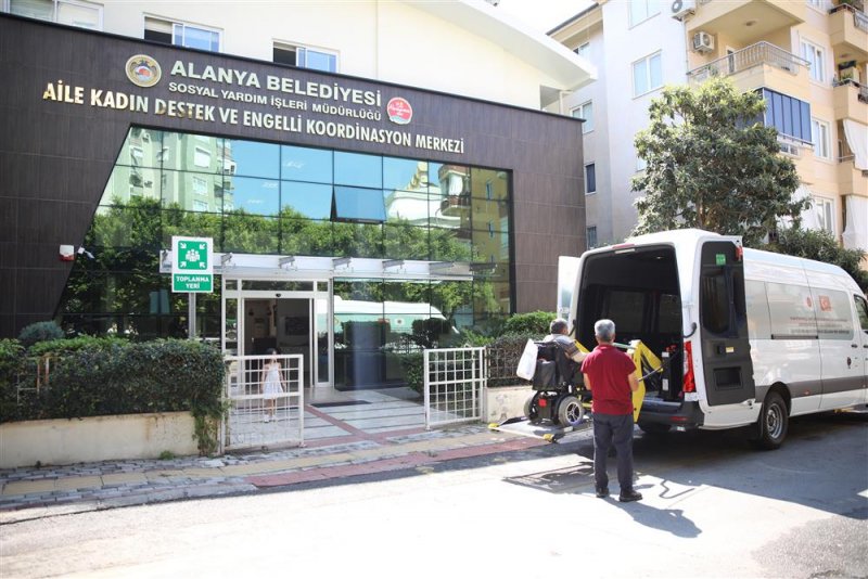 Japonya ile yapılan hibe programı ile alanya belediyesi’ne 2 engelli aracı kazandırıldı başkan yücel: hibe yolu ile belediyemiz kazandırdığımız araçlar engelli vatandaşlarımıza hayırlı olsun