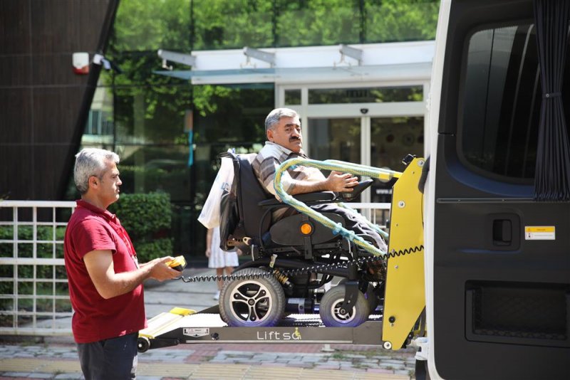 Japonya ile yapılan hibe programı ile alanya belediyesi’ne 2 engelli aracı kazandırıldı başkan yücel: hibe yolu ile belediyemiz kazandırdığımız araçlar engelli vatandaşlarımıza hayırlı olsun