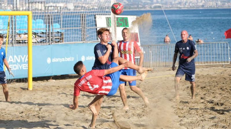 Kumda futbol heyecanı başladı