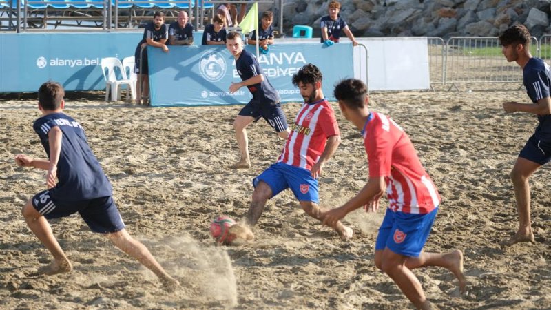 Kumda futbol heyecanı başladı