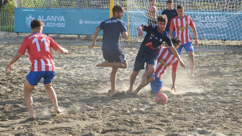 Kumda futbol heyecanı başladı