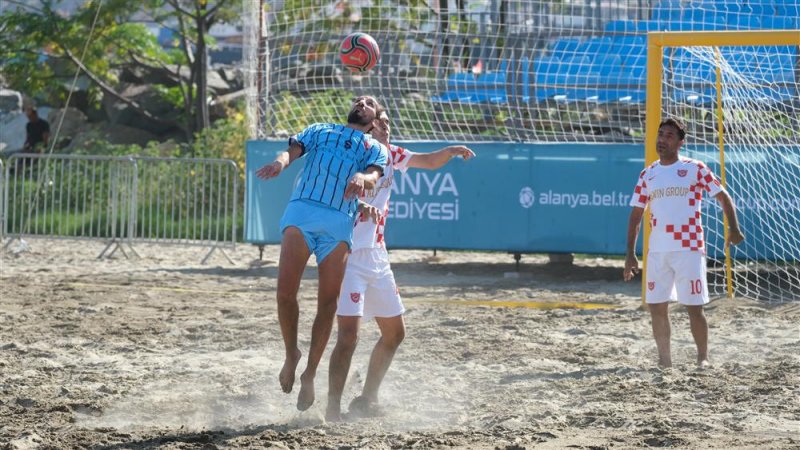 Kumda futbol heyecanı başladı