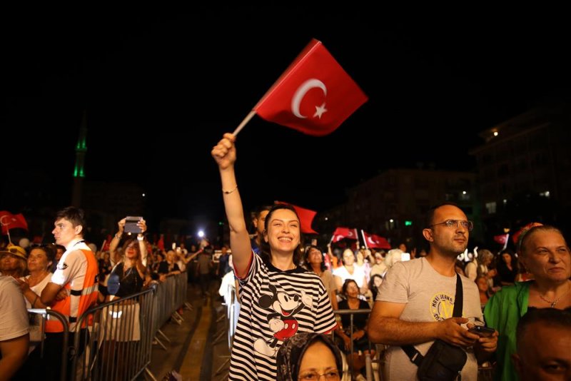 Mahmutlar’da hakan altun rüzgarı esti - başkan yücel: hep birlikte güzel günlere birlikte yürüyeceğiz