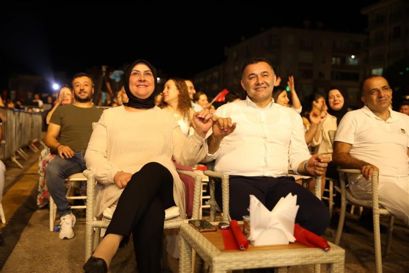Mahmutlar’da hakan altun rüzgarı esti - başkan yücel: hep birlikte güzel günlere birlikte yürüyeceğiz