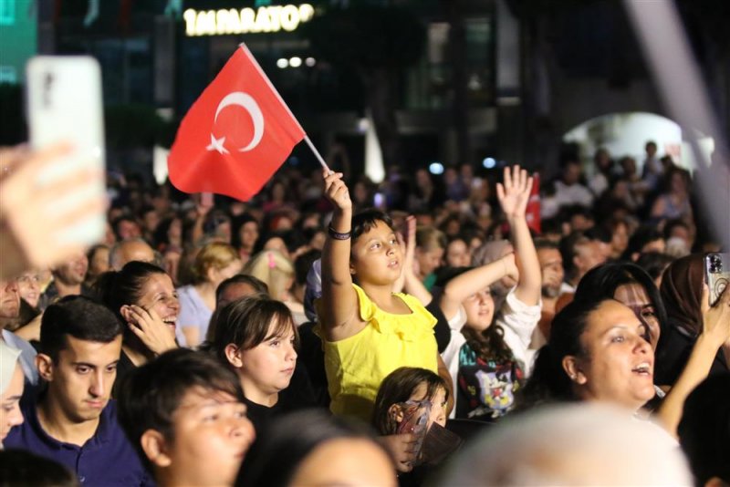 Mahmutlar’da hakan altun rüzgarı esti - başkan yücel: hep birlikte güzel günlere birlikte yürüyeceğiz