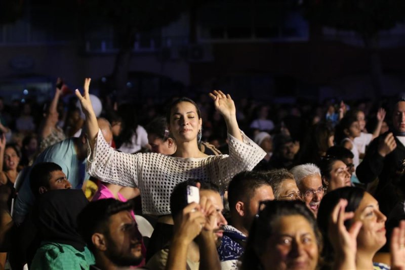 Mahmutlar’da hakan altun rüzgarı esti - başkan yücel: hep birlikte güzel günlere birlikte yürüyeceğiz