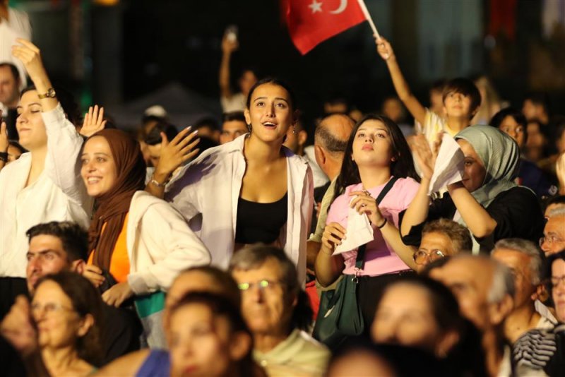 Mahmutlar’da hakan altun rüzgarı esti - başkan yücel: hep birlikte güzel günlere birlikte yürüyeceğiz