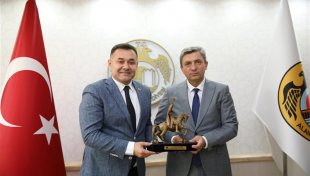 Vali hulusi şahin’den alanya belediyesi’ne ziyaret