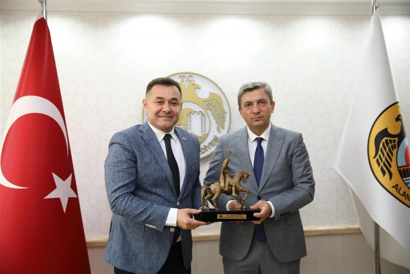 Vali hulusi şahin’den alanya belediyesi’ne ziyaret