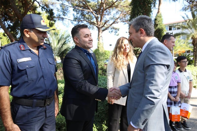 Vali hulusi şahin’den alanya belediyesi’ne ziyaret
