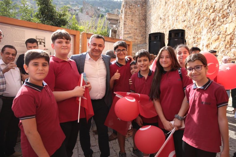 ‘100. yıl cumhuriyet sergisi’ açıldı üç farklı tema işlendi
