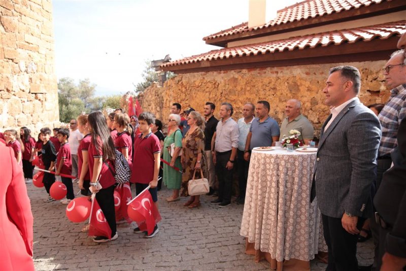 ‘100. yıl cumhuriyet sergisi’ açıldı üç farklı tema işlendi
