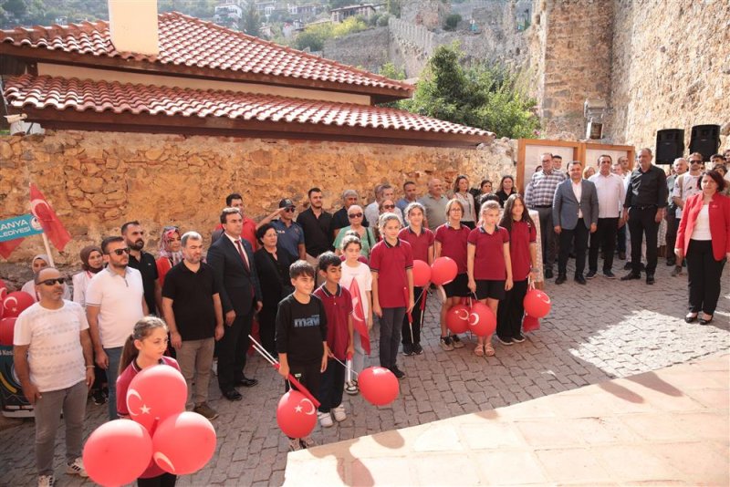 ‘100. yıl cumhuriyet sergisi’ açıldı üç farklı tema işlendi