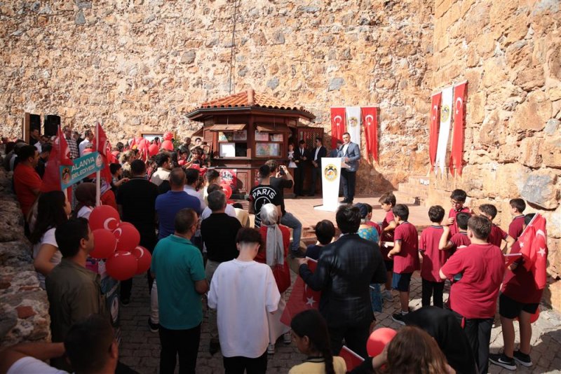 ‘100. yıl cumhuriyet sergisi’ açıldı üç farklı tema işlendi