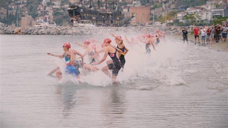 32. alanya triatlonu gerçekleştirildi - başkan yücel: triatlon demek alanya demek