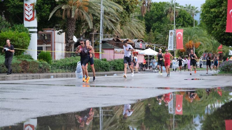 32. alanya triatlonu gerçekleştirildi - başkan yücel: triatlon demek alanya demek