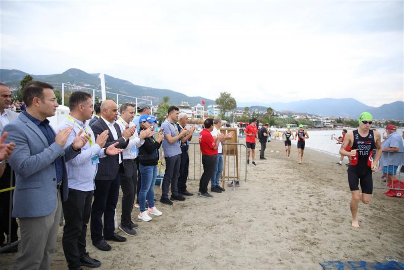 32. alanya triatlonu gerçekleştirildi - başkan yücel: triatlon demek alanya demek