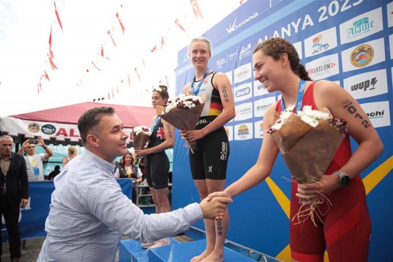 32. alanya triatlonu gerçekleştirildi - başkan yücel: triatlon demek alanya demek