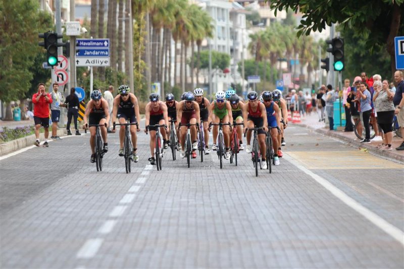 32. alanya triatlonu gerçekleştirildi - başkan yücel: triatlon demek alanya demek