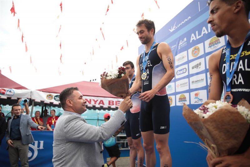 32. alanya triatlonu gerçekleştirildi - başkan yücel: triatlon demek alanya demek