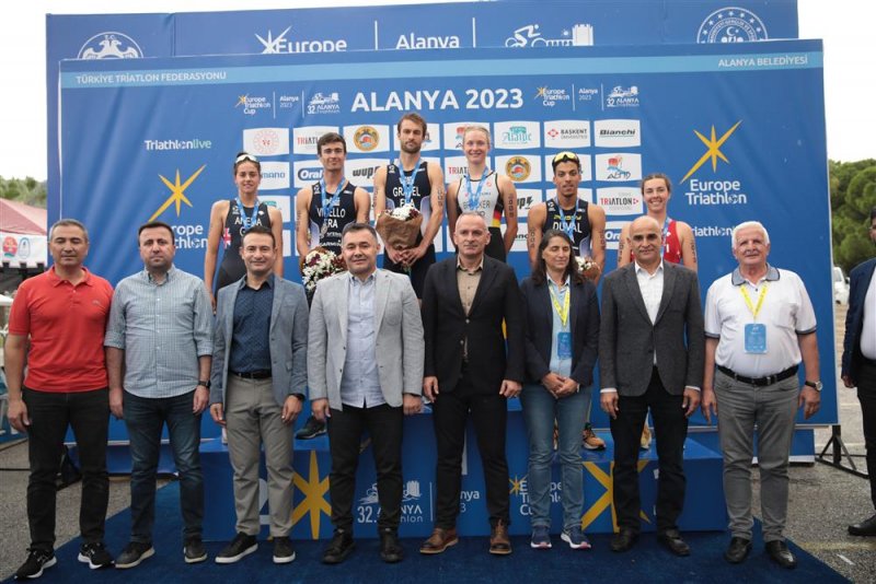 32. alanya triatlonu gerçekleştirildi - başkan yücel: triatlon demek alanya demek
