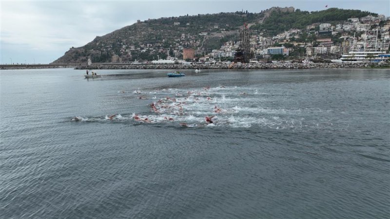 32. alanya triatlonu gerçekleştirildi - başkan yücel: triatlon demek alanya demek