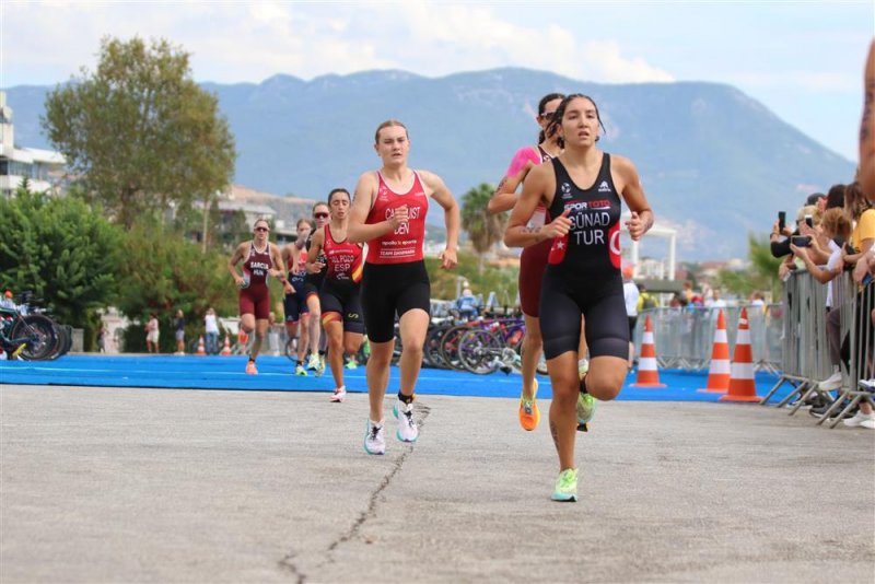 32. alanya triatlonu gerçekleştirildi - başkan yücel: triatlon demek alanya demek